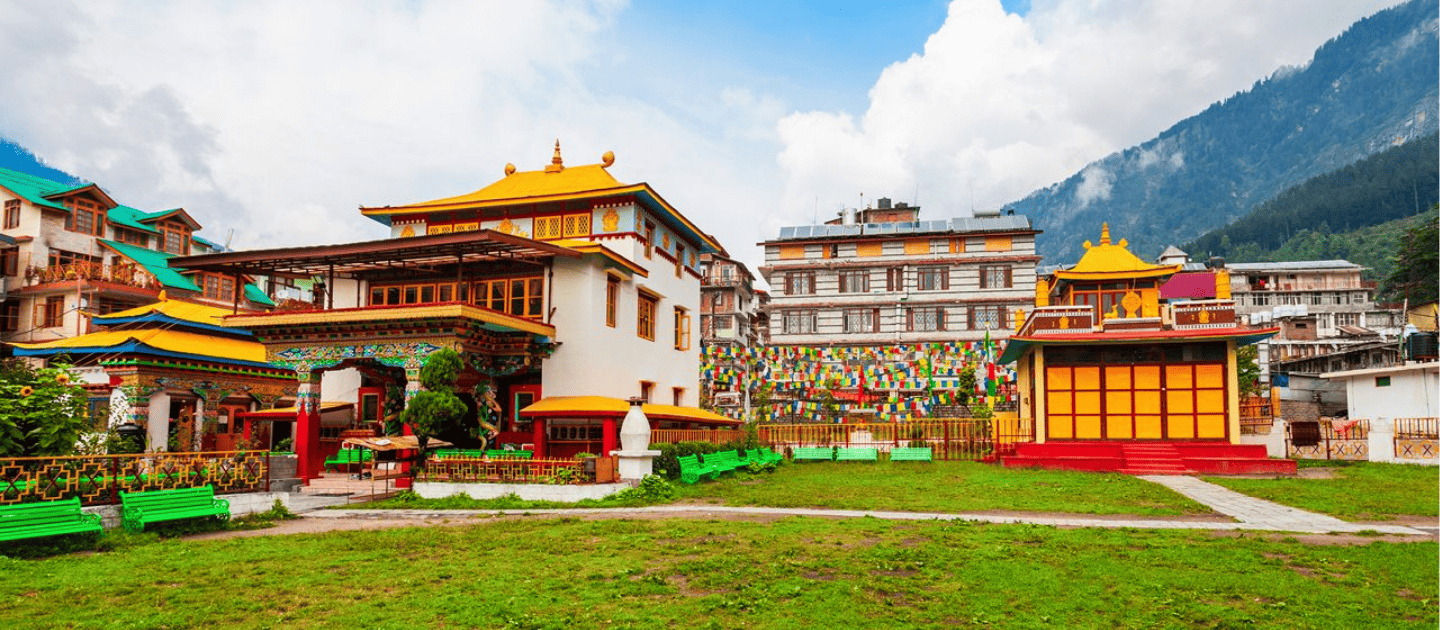 Snow-covered landscape of Manali in Himachal Pradesh during December