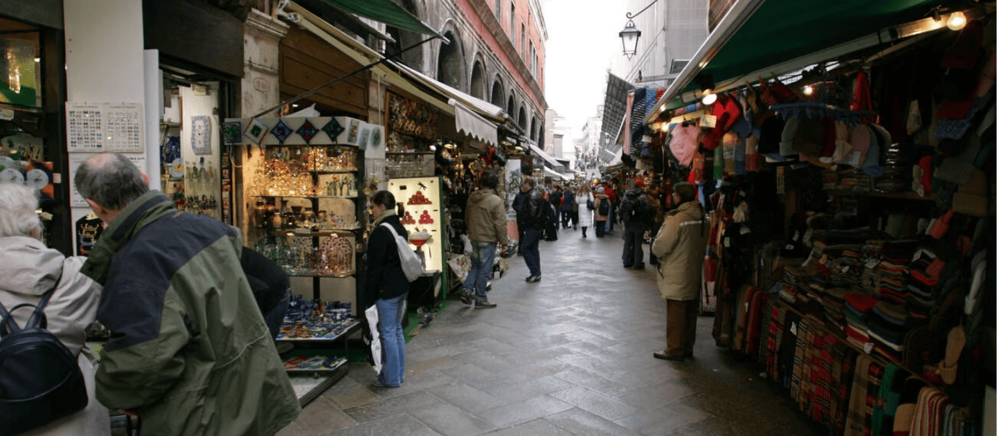A local shop in Gulmarg Market, an ultimate shopping destination for tourists.