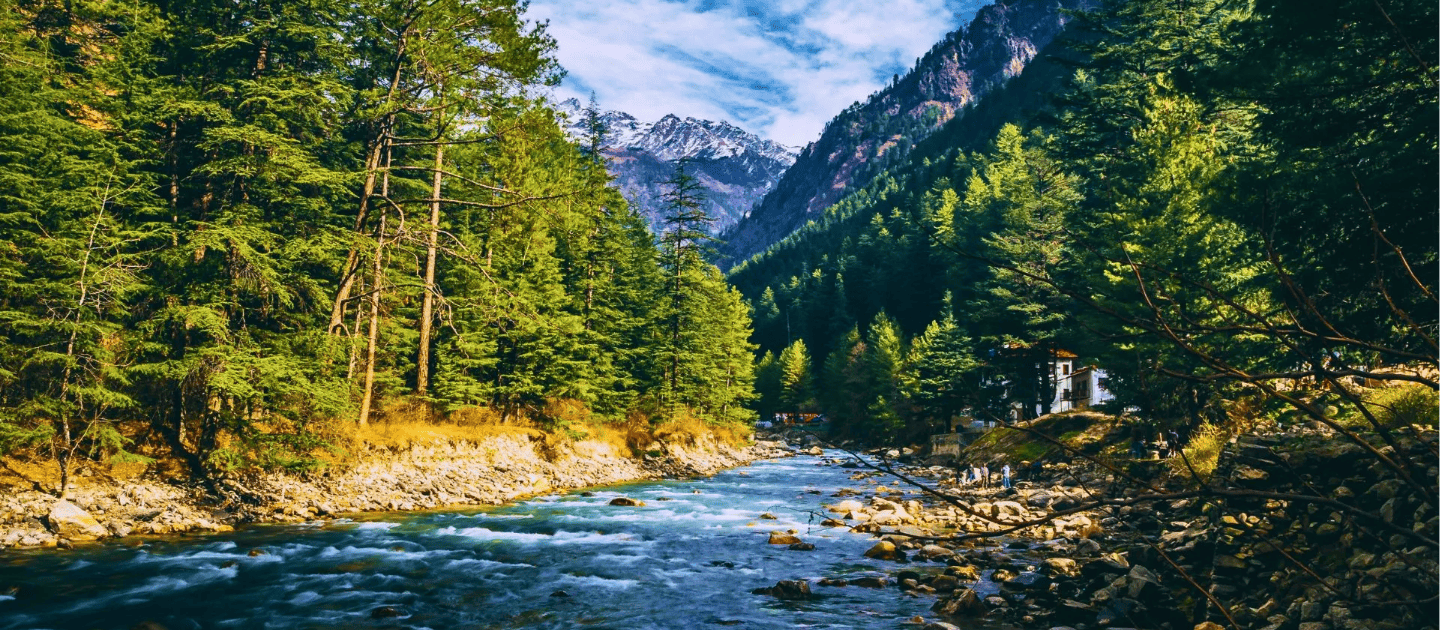 The sacred Manikaran Sahib Gurudwara, a top spiritual attraction in Parvati Valley.